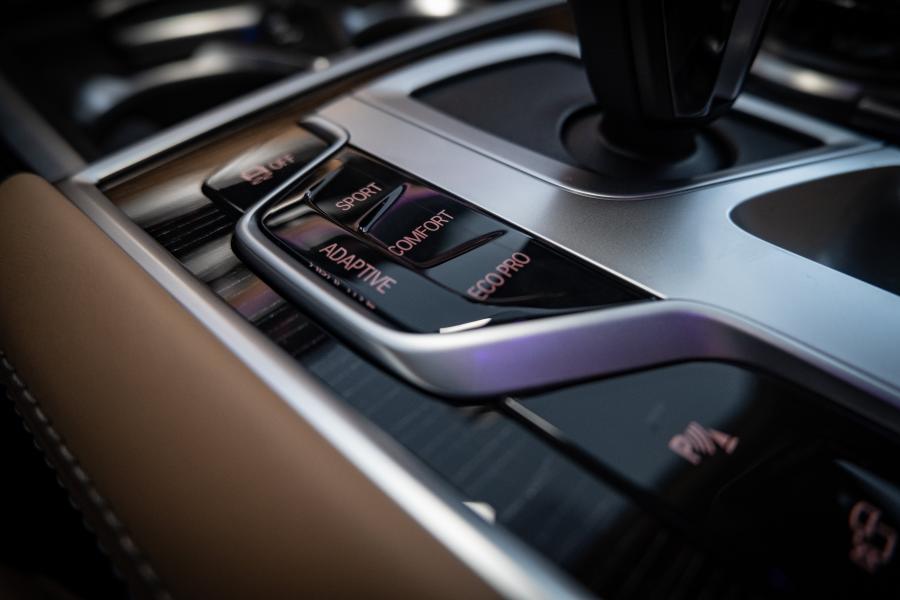 Детали интерьера BMW 730d xDrive M Sport (G11) 2019 года  (WW) (фото 3 из 18)